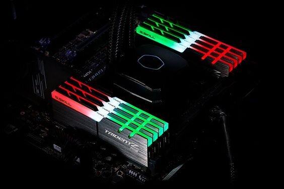 RAM Desktop G.Skill Trident Z RGB 16GB DDR4-3600MHz (F4-3600C18S-16GTZR)