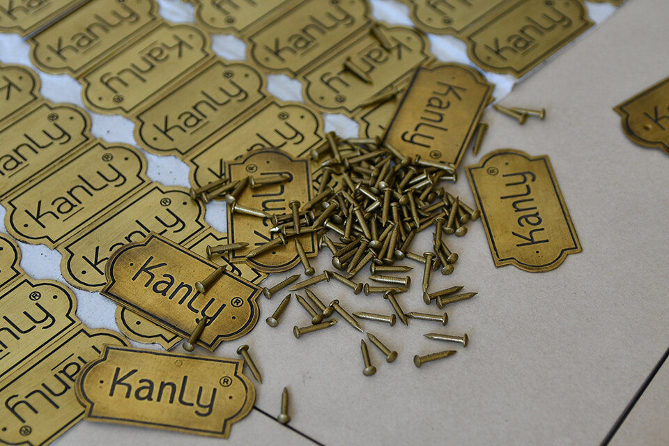 moc-treo-ao-go-va-dong-thau-kanly-gcg20e