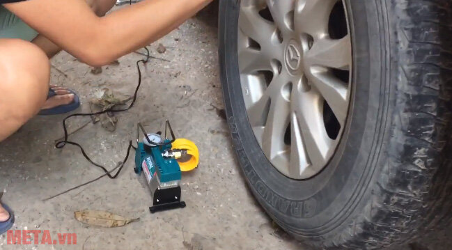 Máy bơm hơi ô tô Total TTAC1401