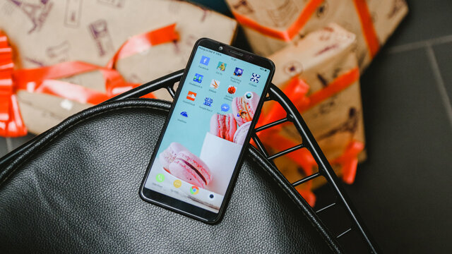 Điện thoại Oppo A83 - 2GB RAM, 16GB, 5.7 inch