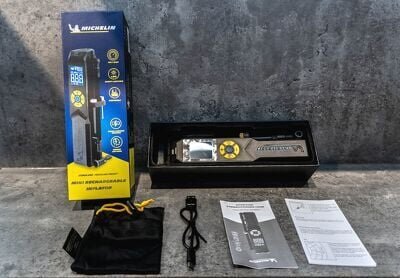 Bộ sản phẩm máy bơm lốp dùng pin Michelin 3321 Bộ sản phẩm máy bơm lốp dùng pin Michelin 3321
