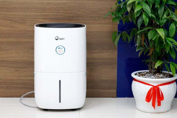Hình ảnh sử dụng Máy hút ẩm dân dụng kèm lọc không khí FujiE HM-920EN Máy hút ẩm dân dụng