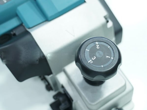 Vị trí chỉnh độ sâu bào Máy bào gỗ