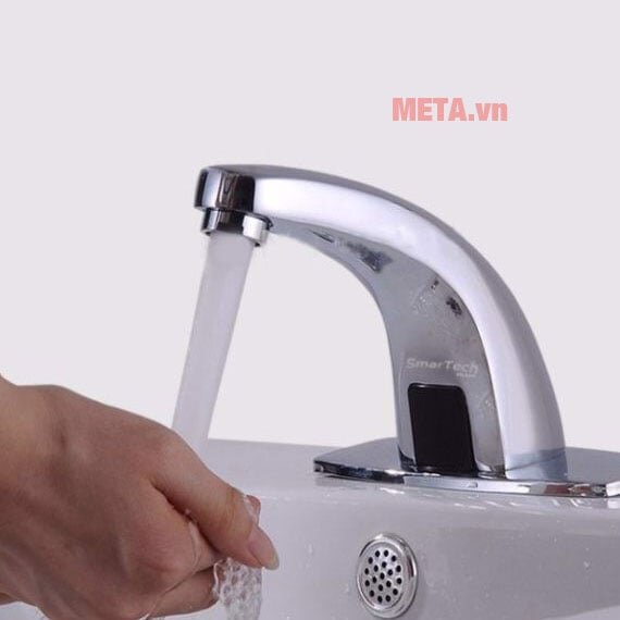 Vòi nước thông minh trang bị mắt cảm ứng tự ngắt khi không phát hiện vật thể