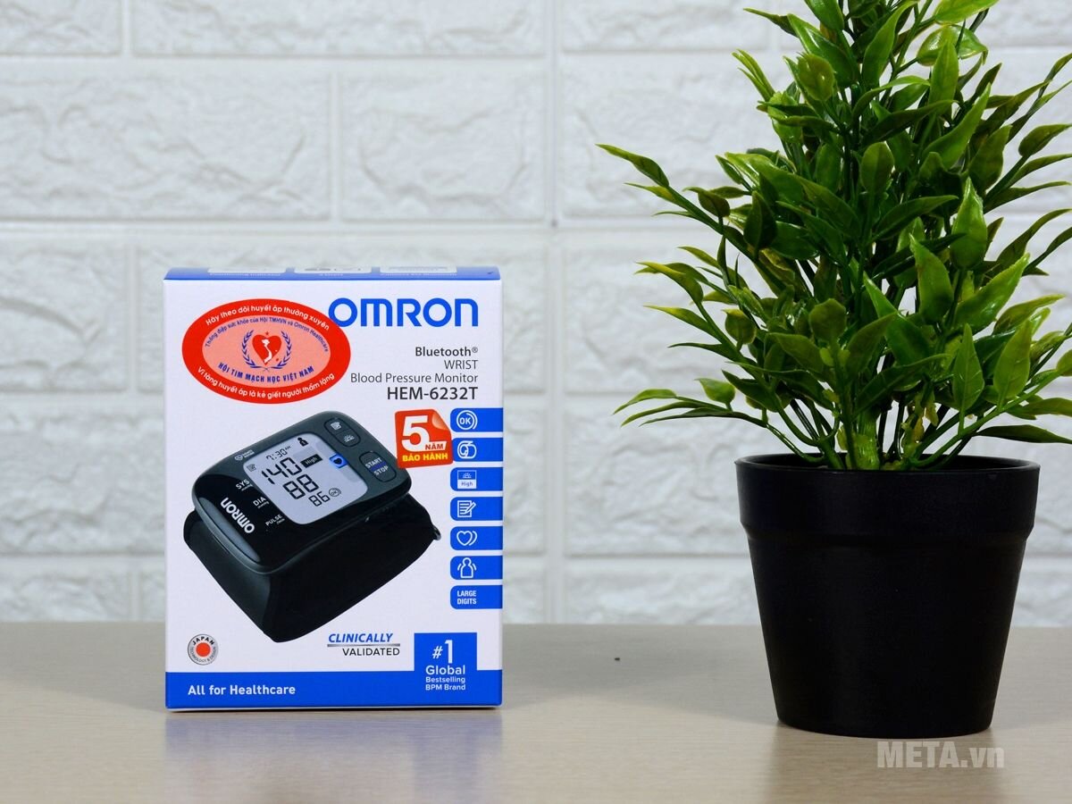 Máy đo huyết áp cổ tay Omron HEM-6232T