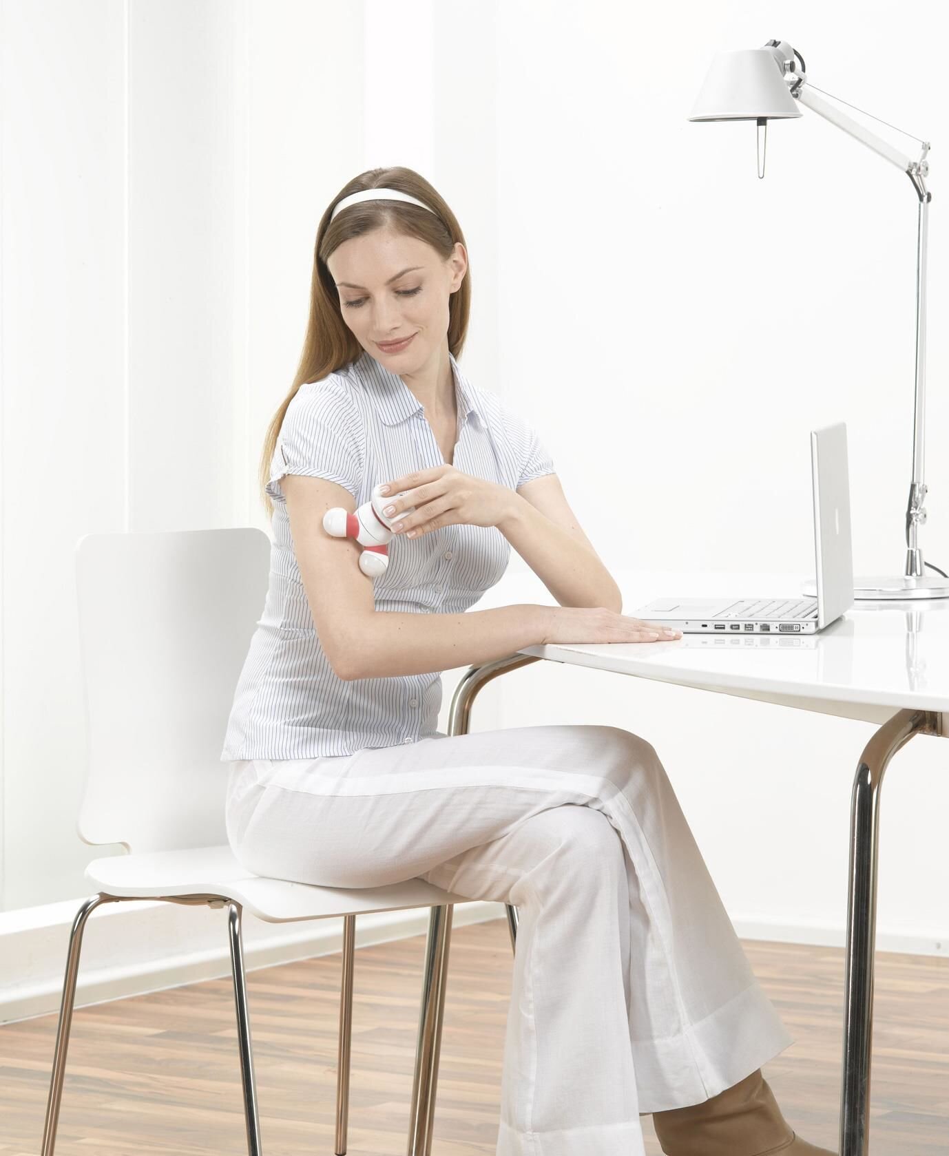 Máy massage cầm tay Beurer MG16