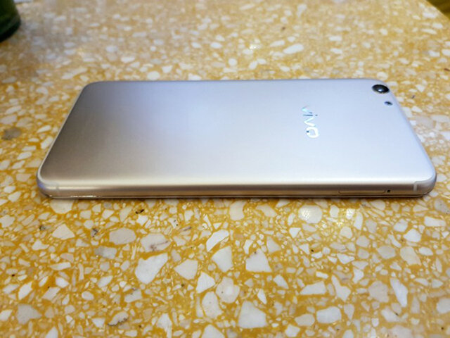 Điện thoại Vivo Y69