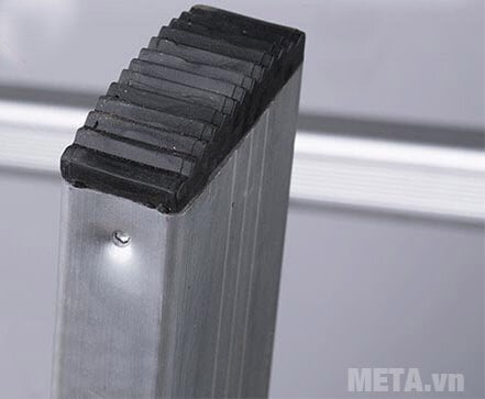 Thang nhôm khóa sập tự động Nikita Nika-15 được bọc cao su chắc chắn ở chân thang