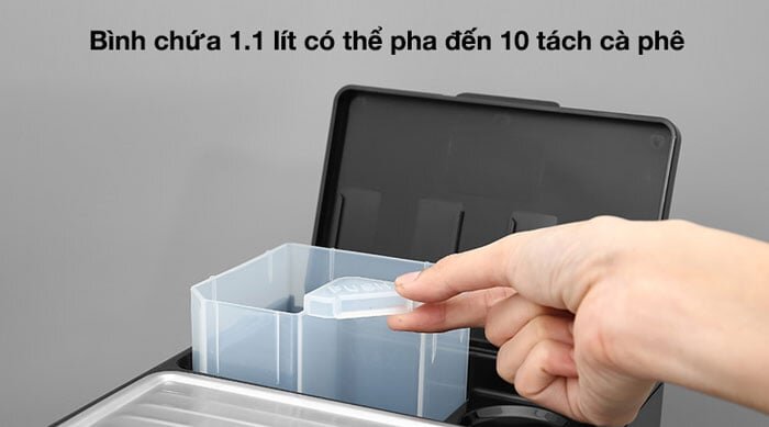 Dung tích bình chứa của máy pha cafe Delonghi ECP33.21.BK là 1,1 lít 