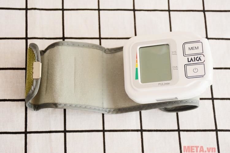 Máy đo huyết áp cổ tay Laica BM1004