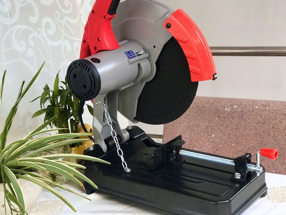 Máy cắt sắt với tốc độ nhanh Máy cắt sắt