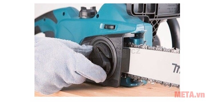 Máy cưa xích Makita UC3041A