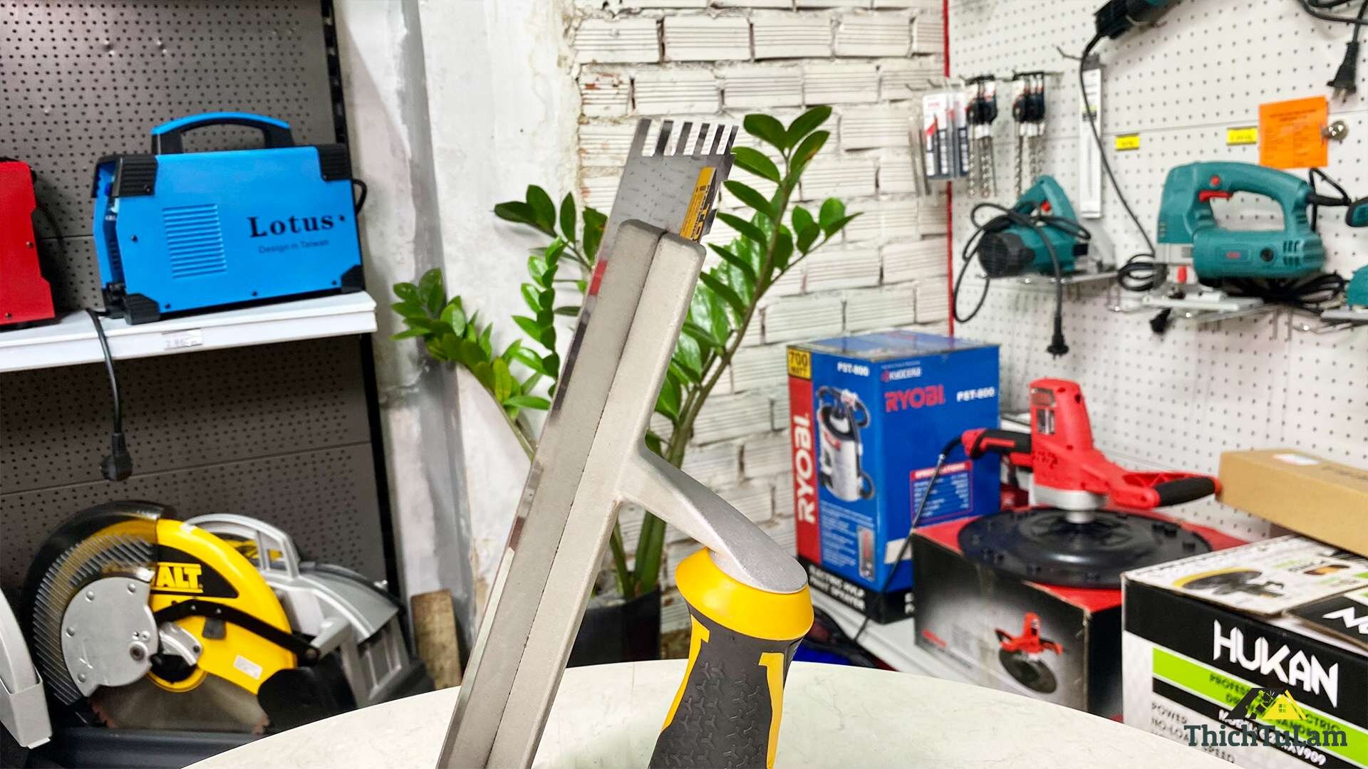 Cây bay răng cưa cán nhựa 280mm Tolsen 41017