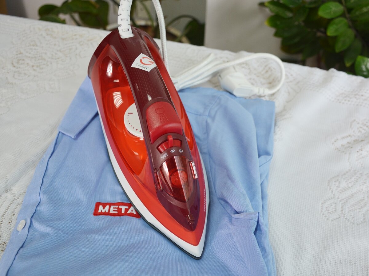 Bàn là hơi nước Philips GC1423/40