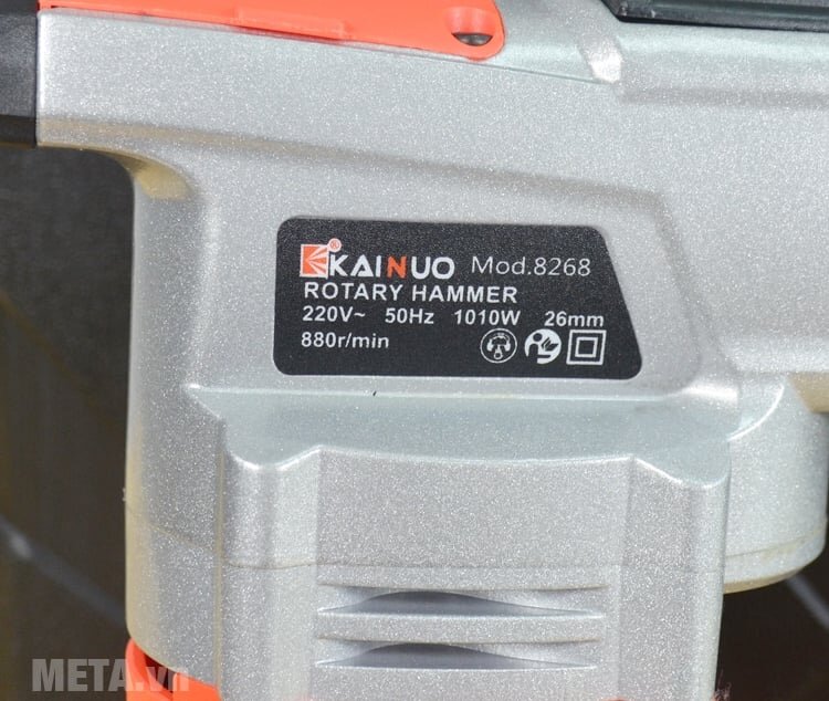 Máy khoan bê tông in thông số trên máy