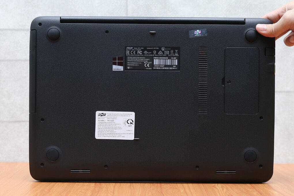 Asus A556UF i5 6200U/4GB/500GB/VGA 2GB/Win10 Asus A556UF i5 6200U/4GB/500GB/VGA 2GB/Win10