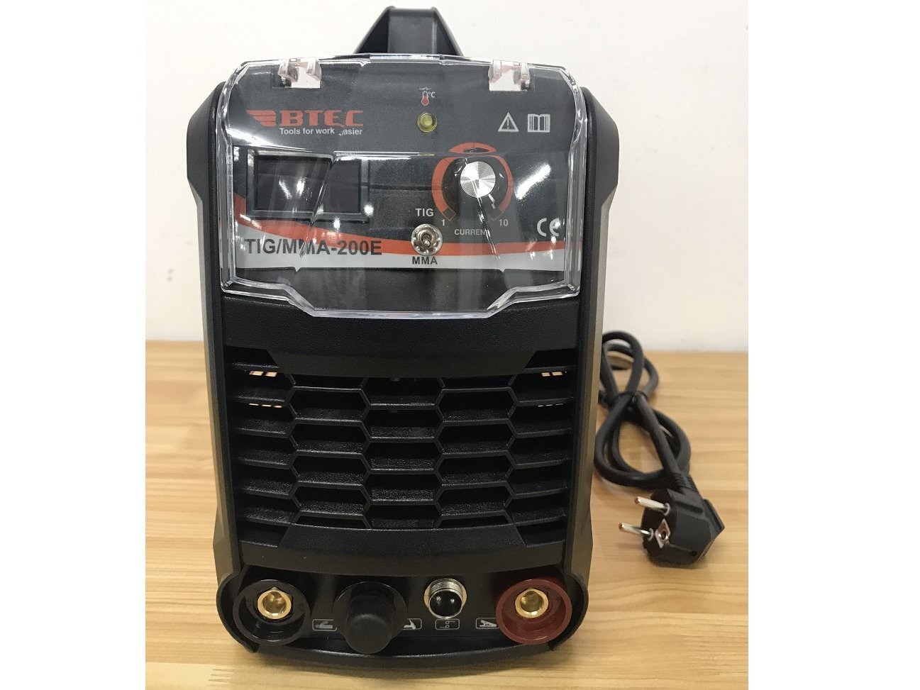 Máy hàn điện tử BTEC TIG/MMA 200E Máy hàn điện tử BTEC TIG/MMA 200E