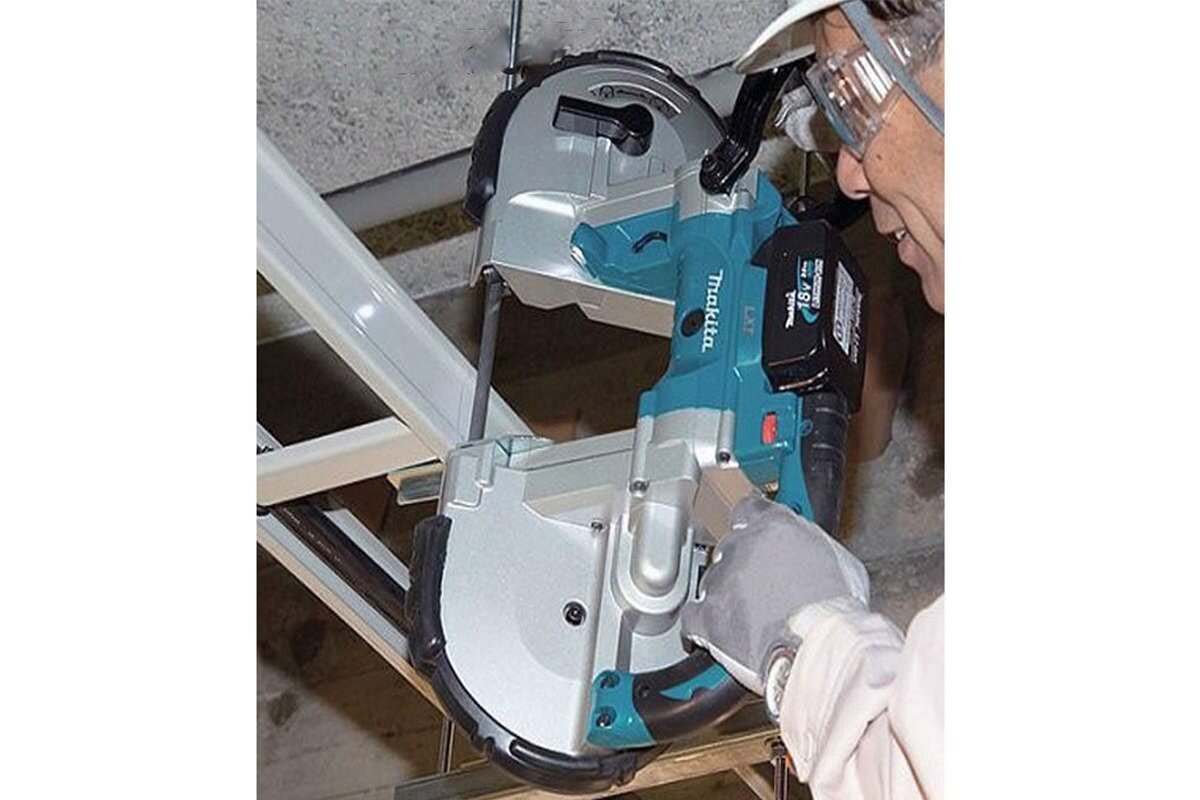 Máy cưa vòng 120x120mm pin 18V Makita DPB180RFE