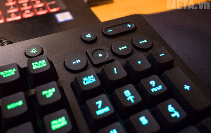 Bàn phím game Logitech G213 Prodigy