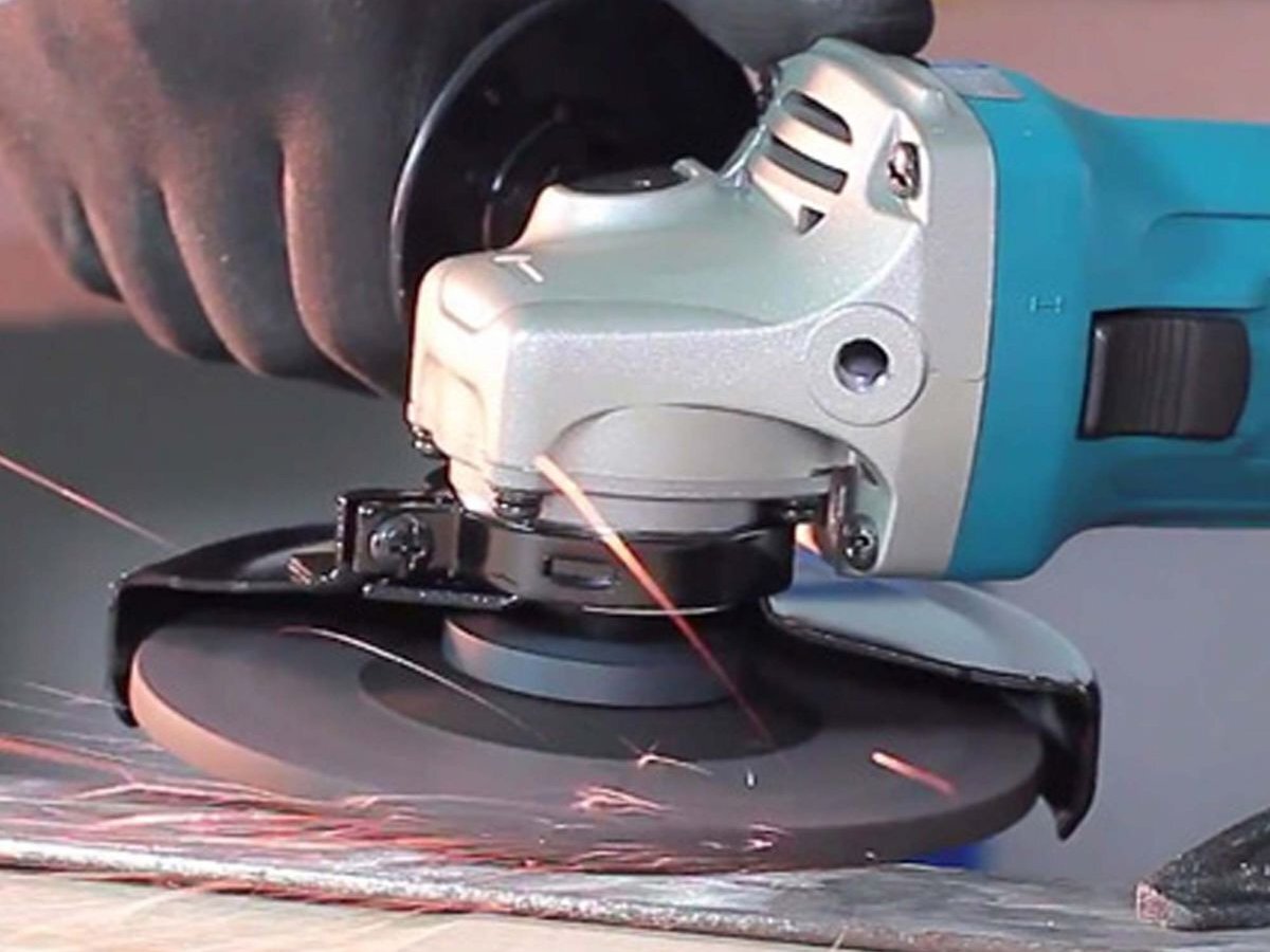 Makita GA5030R làm mát động cơ tốt hơn Makita GA5030R