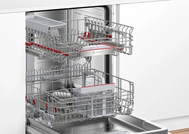 Máy rửa bát âm tủ 13 bộ Bosch SMV6YAX04E sở hữu hệ thống khay rửa thông minh với 3 tầng riêng biệt