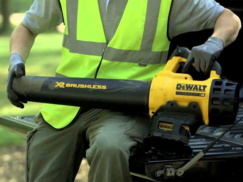 Máy có thiết kế nhỏ gọn, thuận tiện cho người sử dụng