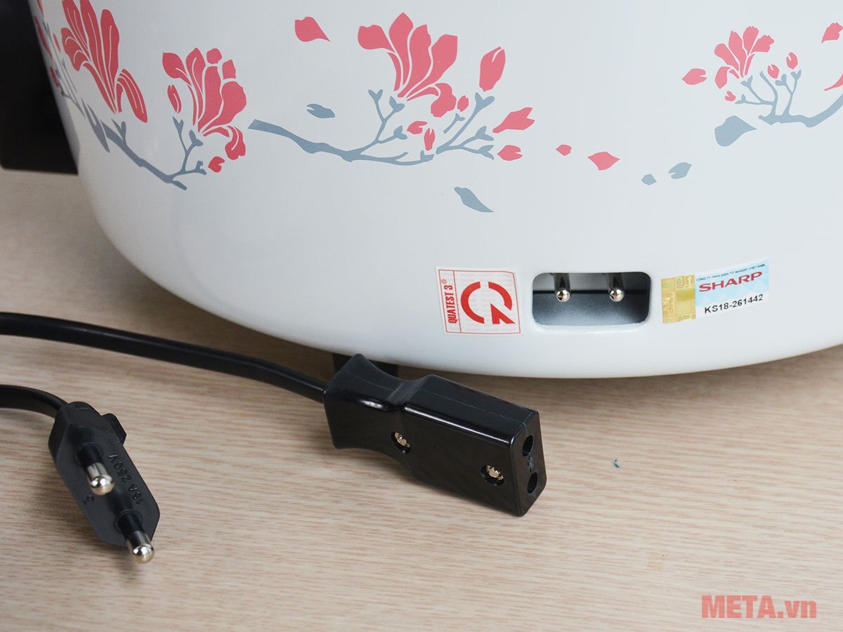 Dây điện của nồi Sharp KSH D44V có thể tháo rời Dây điện của nồi Sharp KSH D44V có thể tháo rời