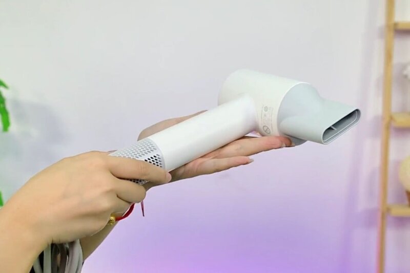 Showsee AP16-W với gam màu trang nhã