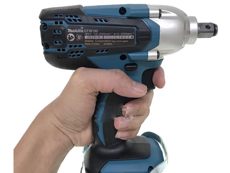 thân máy siết bu lông  