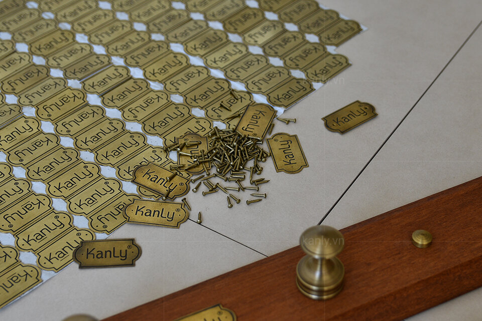 moc-treo-ao-go-va-dong-thau-kanly-gcg20a