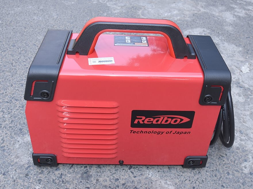 Vỏ máy được làm từ kim loại sơn tĩnh điện Máy hàn que Redbo