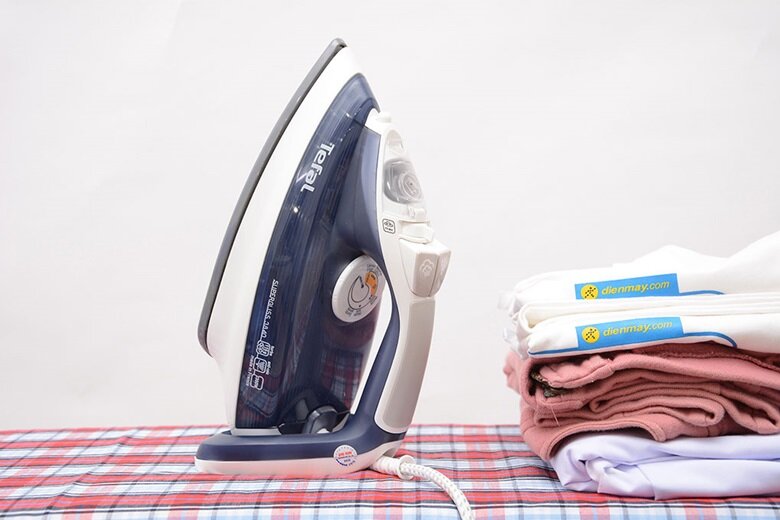 Bàn ủi hơi nước Tefal FV3840 Bàn ủi hơi nước Tefal FV3840