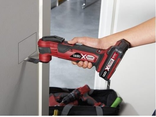 Ozito PXMFTS-100 có chức năng điều tốc Ozito PXMFTS-100