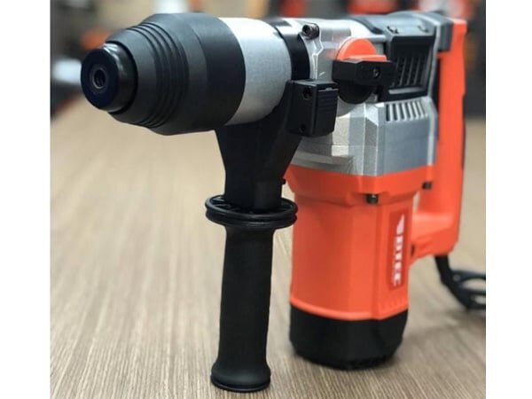 Máy khoan bê tông BTEC BT8290 có tay cầm phụ chống rung tiện ích Máy khoan bê tông BTEC BT8290