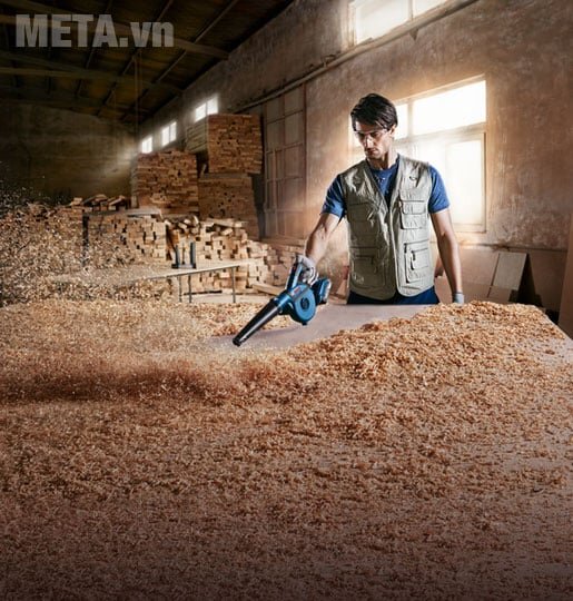 Máy thổi khí GBL 18V-120 Solo 06019F51L0 có khả năng thổi mạnh mẽ dễ dàng đánh bay bụi bẩn