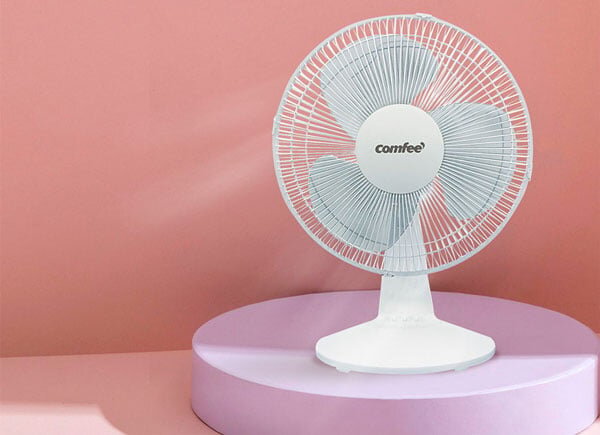 Quạt bàn Comfee CFT-12PWM0A3 có 3 cánh với sải cánh lớn