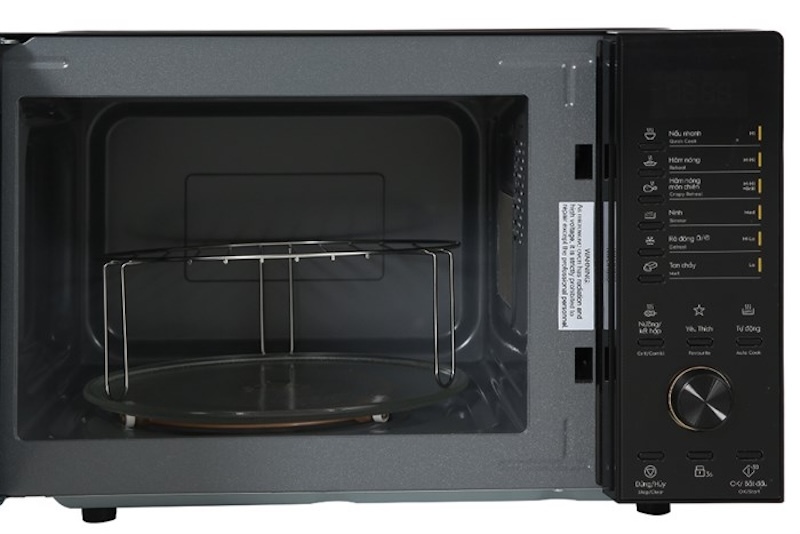 Lò vi sóng có nướng Electrolux EMG23D22B sử dụng bảng điều khiển điện tử kết hợp nút vặn