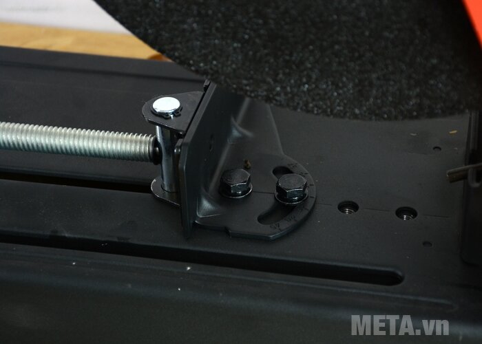 Máy cắt sắt Maktec MT241