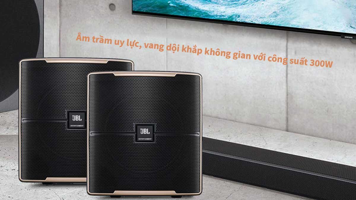Sản phẩm có công suất lớn 300W giúp âm bass sâu lắng, uy lực