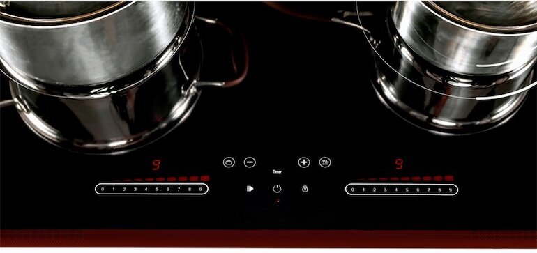 Bếp điện từ Tomate có thiết kế mặt kính chống bám cực tốt