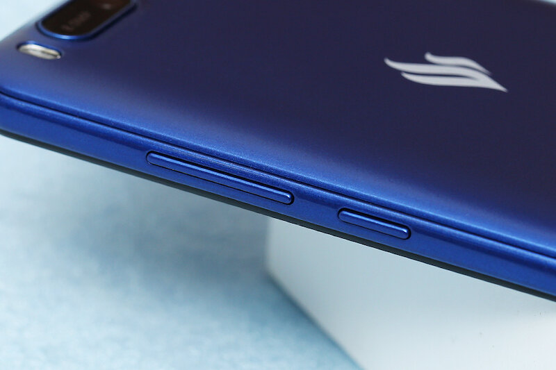 Điện thoại Vsmart Bee - 16GB, 1GB RAM, 5.45 inch