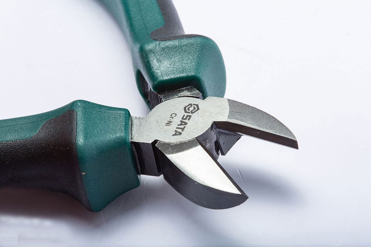 Kềm cắt 6in Sata 70202A