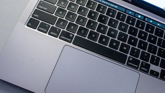 đánh máy MacBook Pro 13 2020