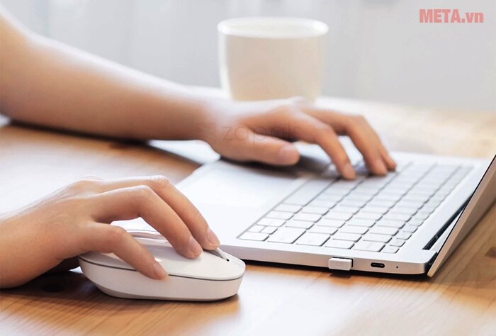 Chuột không dây Xiaomi Mi Wireless WSB01TM/HLK4013GL (trắng/đen)