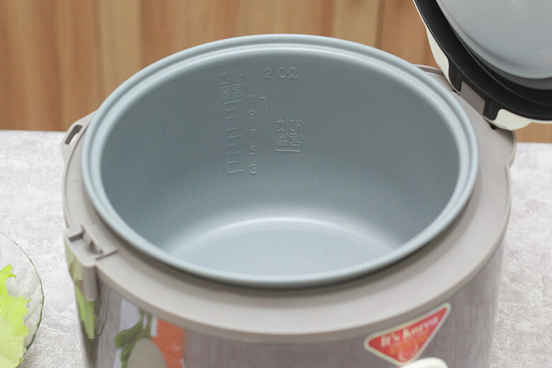 Nồi cơm điện Cuckoo 2 lít CR- 1032 M Nồi cơm điện Cuckoo 2 lít CR- 1032 M