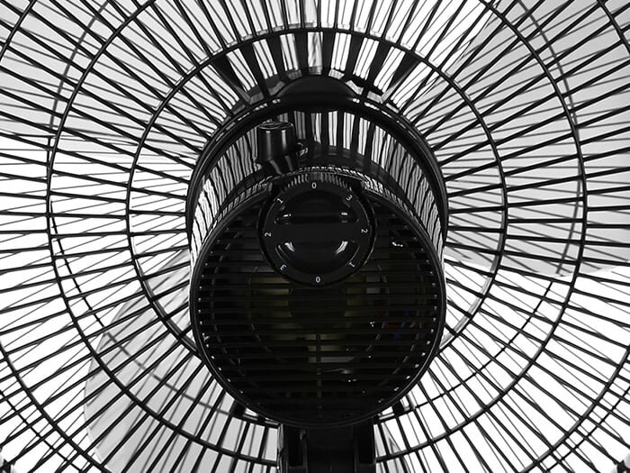 Mặt sau của quạt điện Mặt sau của quạt điện