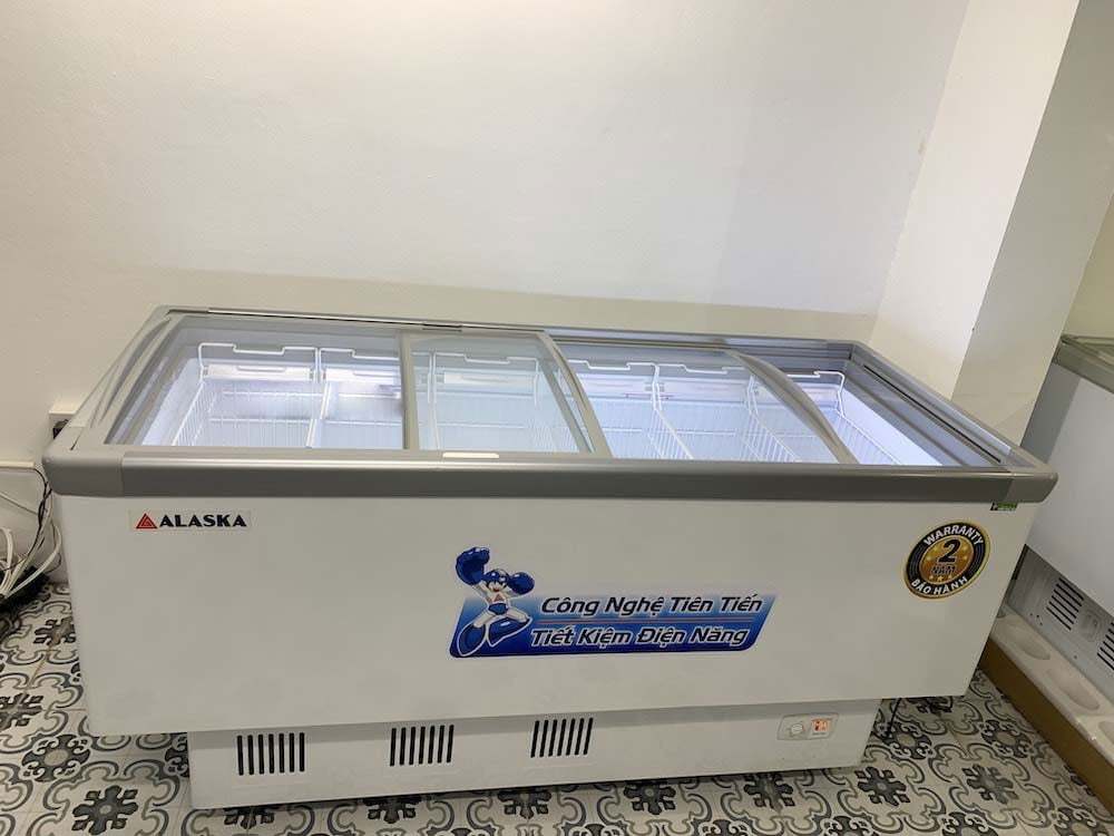 Tủ đông chỉnh nhiệt độ bằng núm vặn Tủ đông kính cong