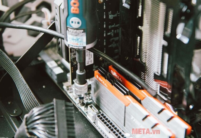 Máy vặn vít Bosch GO