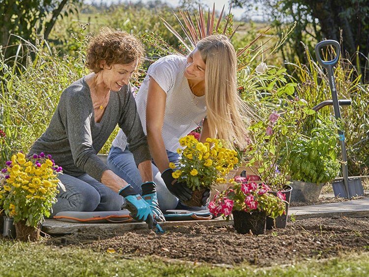 Xẻng trồng cây Gardena làm từ thép cao cấp Xẻng trồng cây Gardena