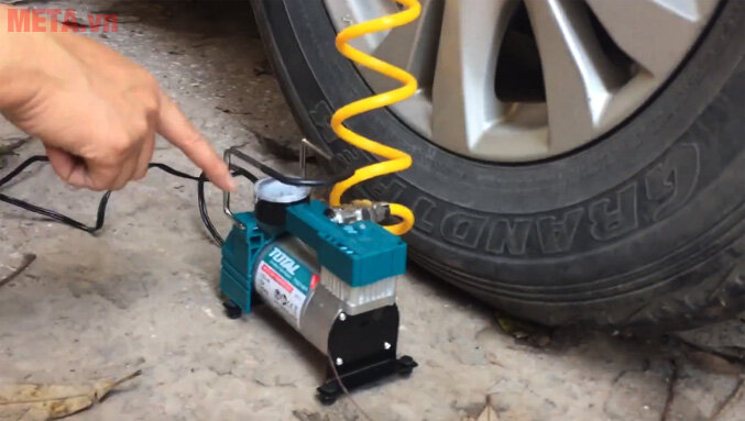 Máy bơm hơi ô tô Total TTAC1401